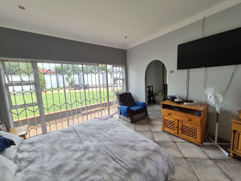 Versatile 4-Bedroom Family Home with Cottage Potential, Pool, and Top Security - Photo 10