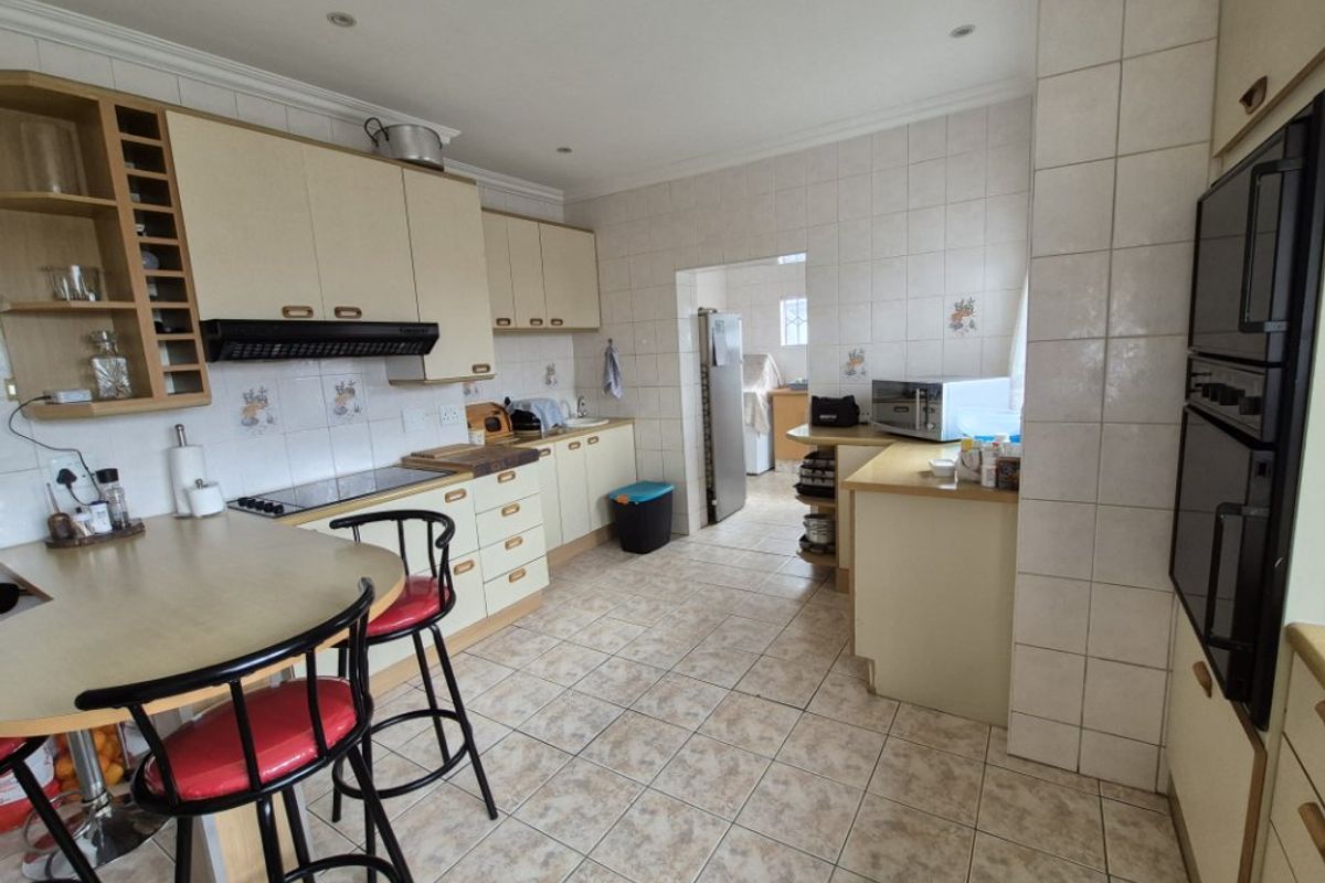 Versatile 4-Bedroom Family Home with Cottage Potential, Pool, and Top Security - Photo 5