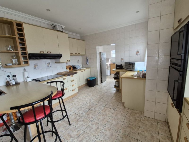 Versatile 4-Bedroom Family Home with Cottage Potential, Pool, and Top Security - Photo 5