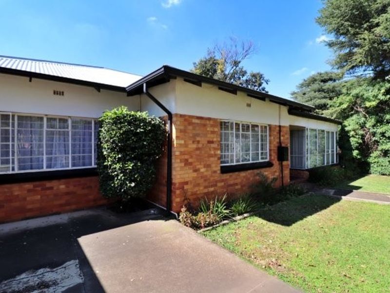 Spacious 4-Bedroom Home with Cottage and Pool on Double Stand - Photo 3