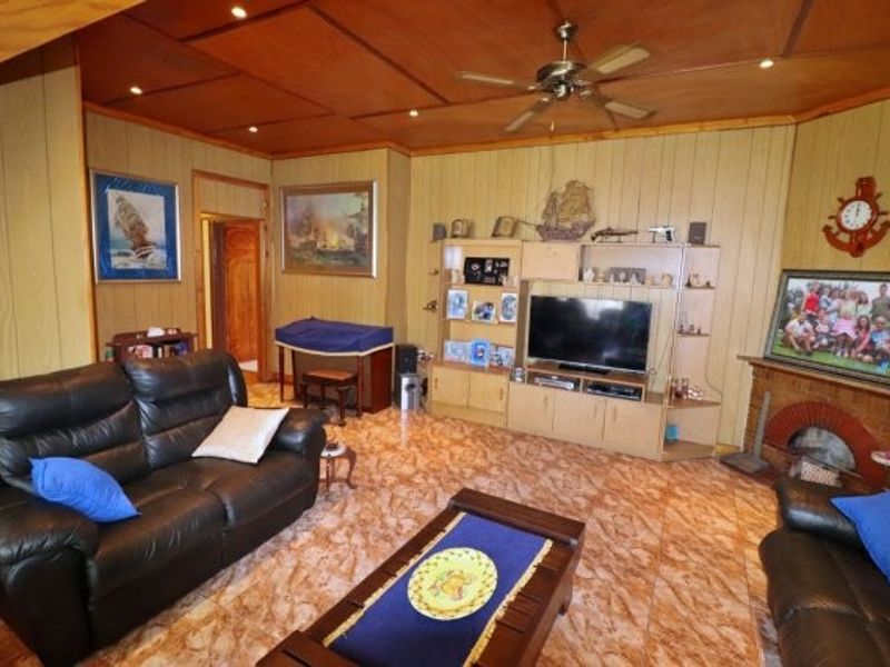Spacious 4-Bedroom Home with Cottage and Pool on Double Stand - Photo 4