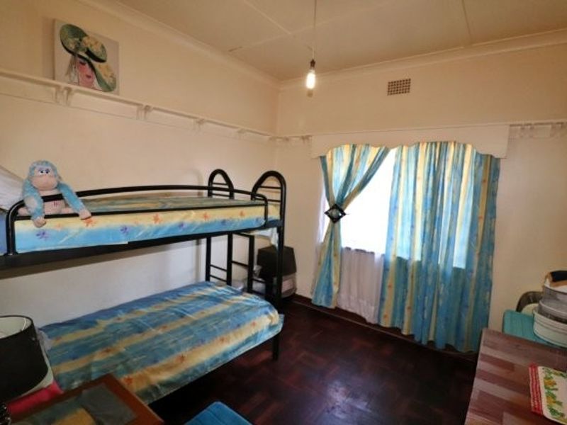 Spacious 4-Bedroom Home with Cottage and Pool on Double Stand - Photo 10