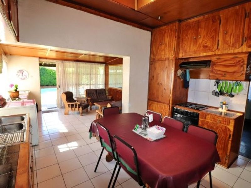 Spacious 4-Bedroom Home with Cottage and Pool on Double Stand - Photo 9