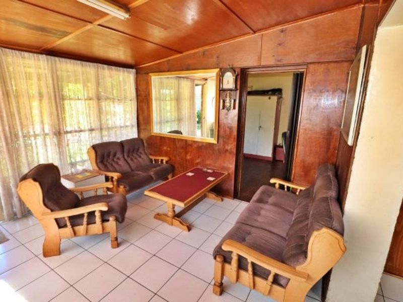 Spacious 4-Bedroom Home with Cottage and Pool on Double Stand - Photo 6