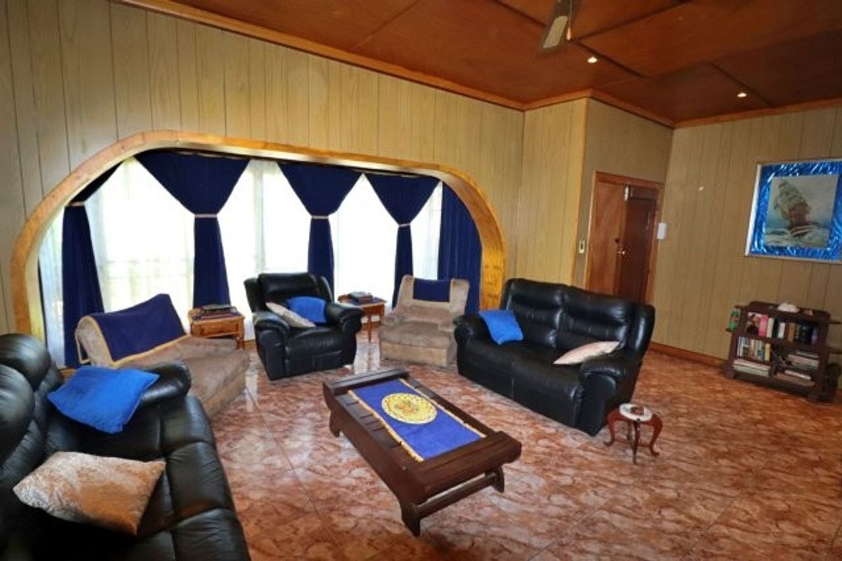 Spacious 4-Bedroom Home with Cottage and Pool on Double Stand - Photo 5