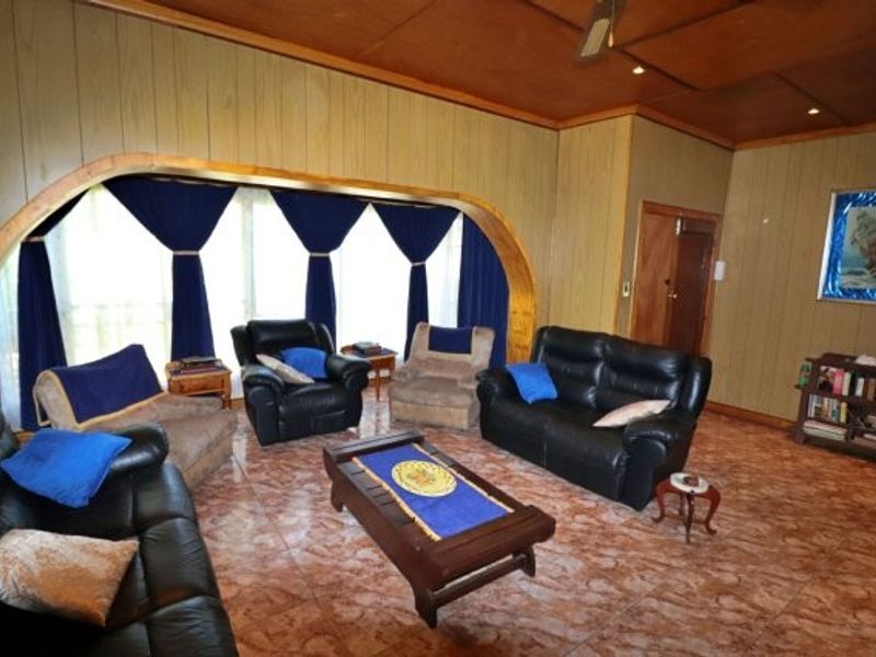 Spacious 4-Bedroom Home with Cottage and Pool on Double Stand - Photo 5