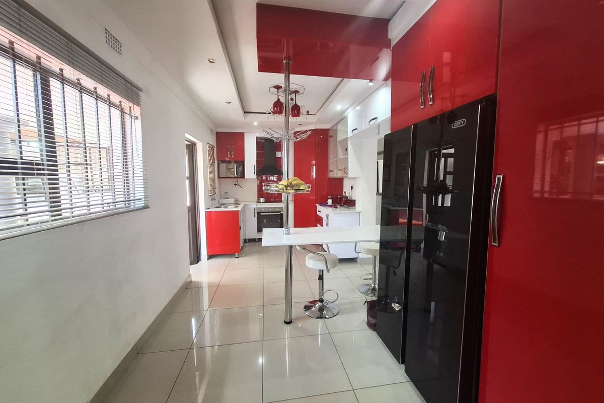 Modern 3-Bedroom Home with Cottage, Lapa, and Top Security - Photo 4