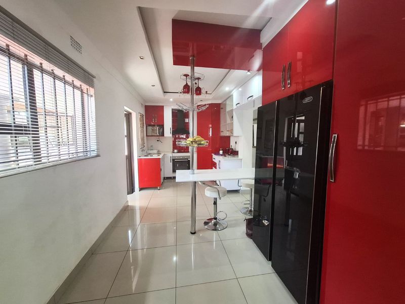 Modern 3-Bedroom Home with Cottage, Lapa, and Top Security - Photo 4