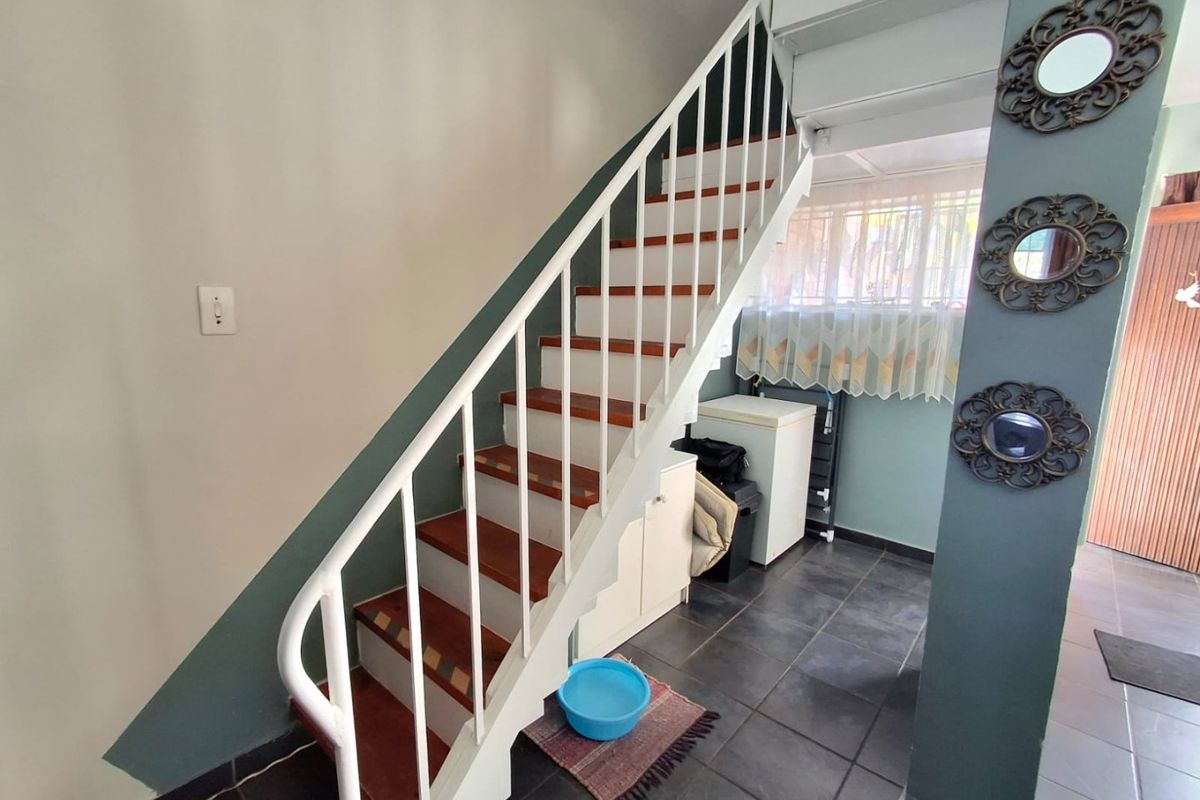 Secure & Sunny 2-Bedroom Duplex  - Photo 5