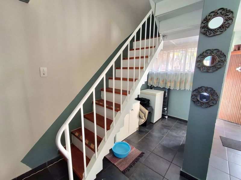 Secure & Sunny 2-Bedroom Duplex  - Photo 5