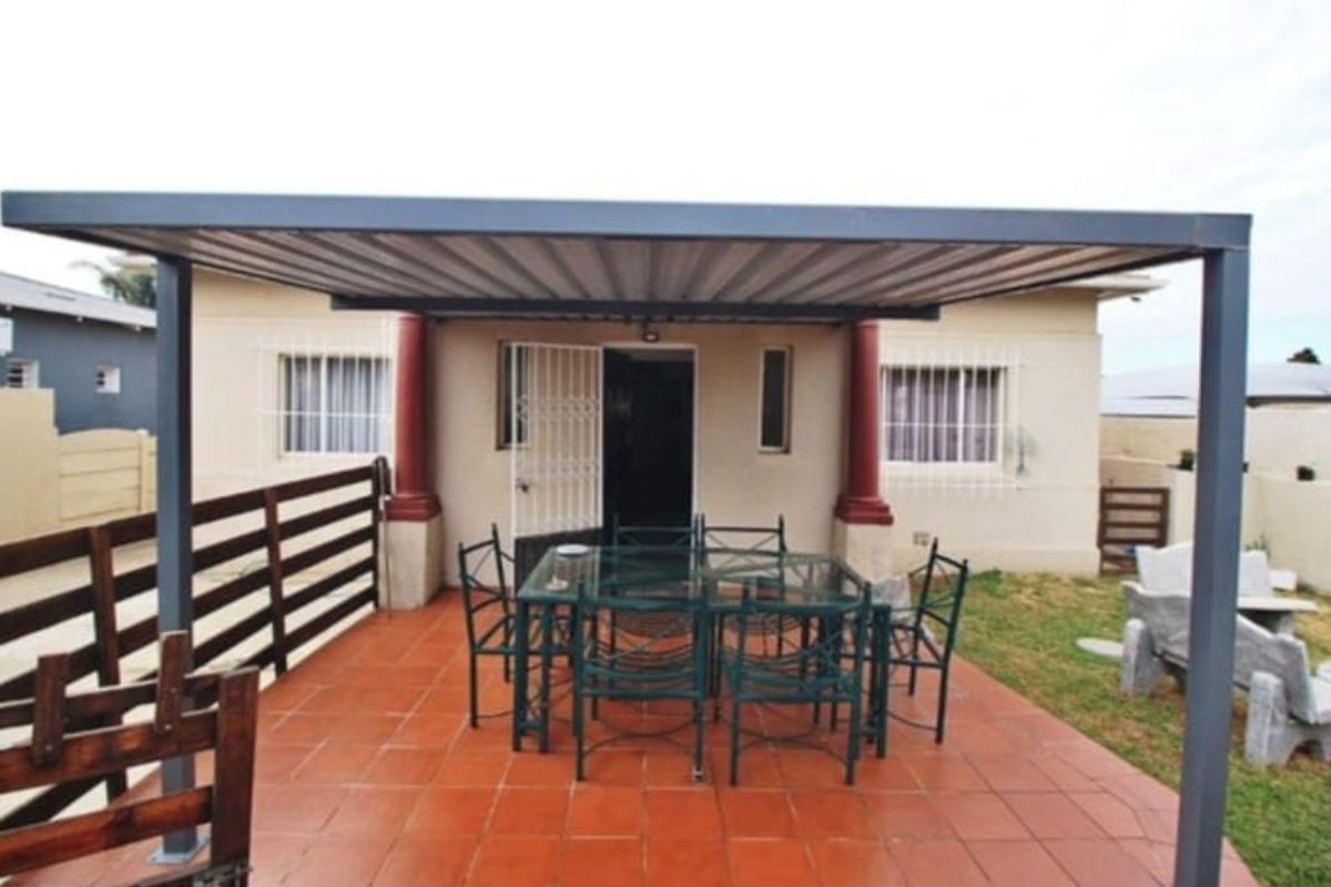 Neat 3-Bedroom Home with New Kitchen and Separate Granny Flat - Photo 4