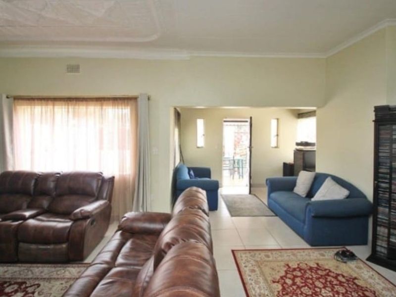 Neat 3-Bedroom Home with New Kitchen and Separate Granny Flat - Photo 6