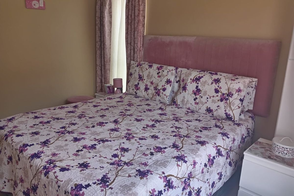 Secure and Neat 2-Bedroom Flat with Parking - Photo 4