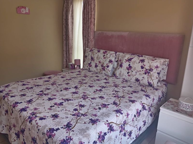 Secure and Neat 2-Bedroom Flat with Parking - Photo 4