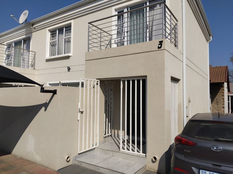 Modern 3-Bedroom Cluster Home in Secure Setting - Photo 2