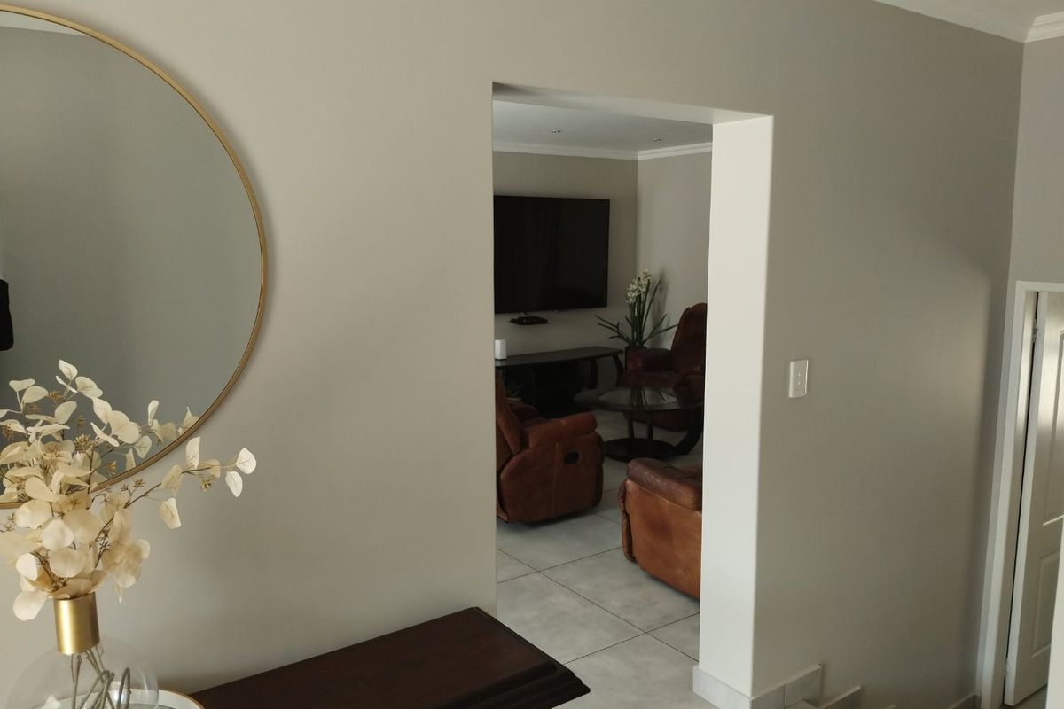 Modern 3-Bedroom Cluster Home in Secure Setting - Photo 4