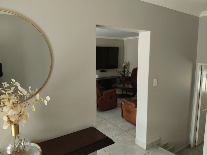 Modern 3-Bedroom Cluster Home in Secure Setting - Photo 4