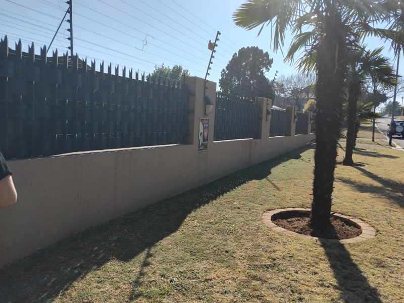 Beautiful 4-Bedroom Family Home with Exceptional Features - Photo 3