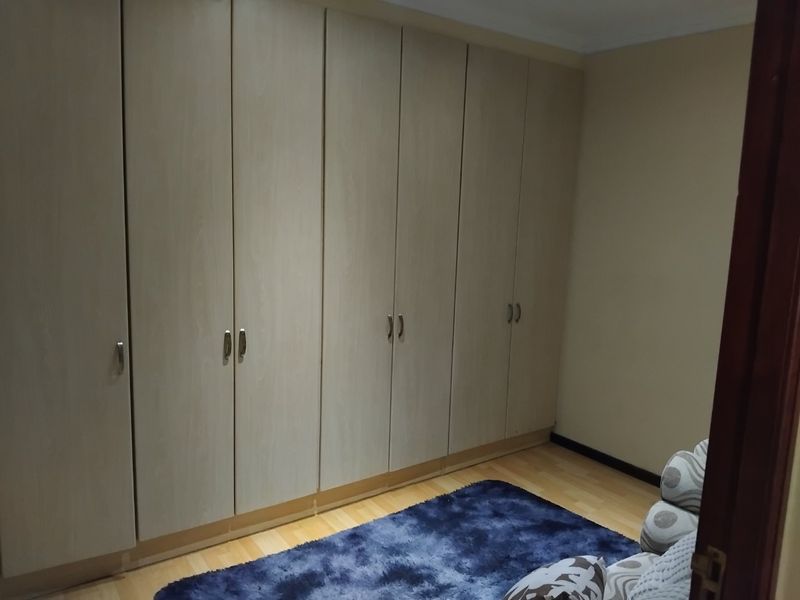 Beautiful 4-Bedroom Family Home with Exceptional Features - Photo 7