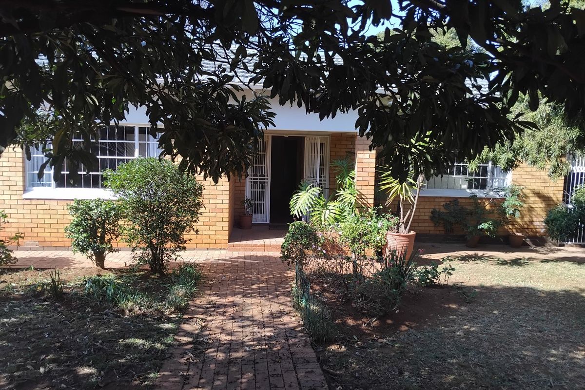 Neat 3-Bedroom Home in Secure Boomed Community - Photo 3