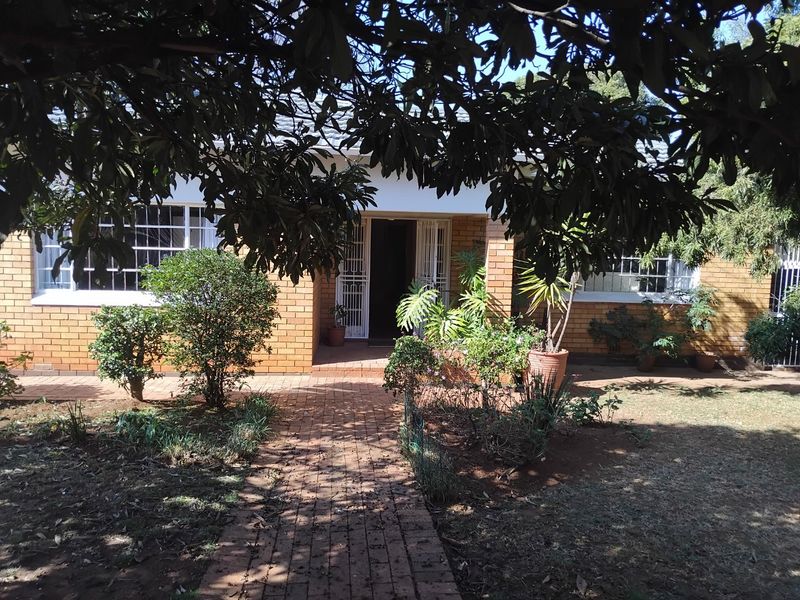 Neat 3-Bedroom Home in Secure Boomed Community - Photo 3