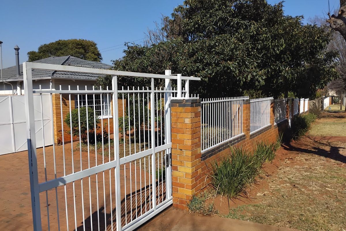 Neat 3-Bedroom Home in Secure Boomed Community - Photo 2