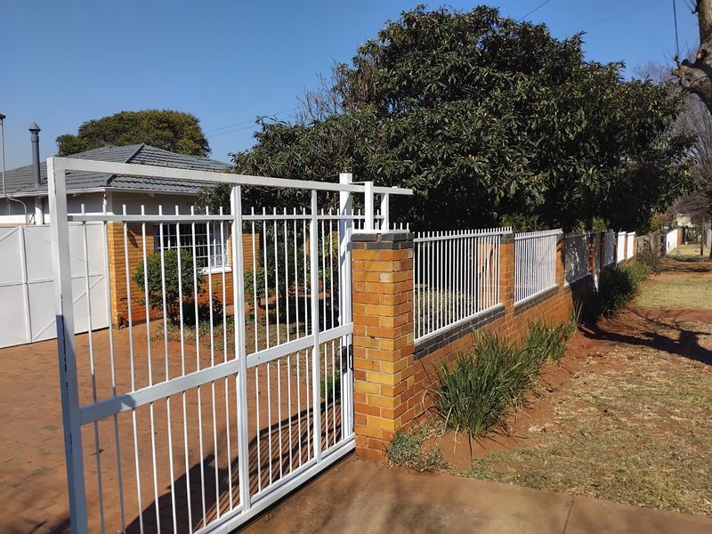 Neat 3-Bedroom Home in Secure Boomed Community - Photo 2