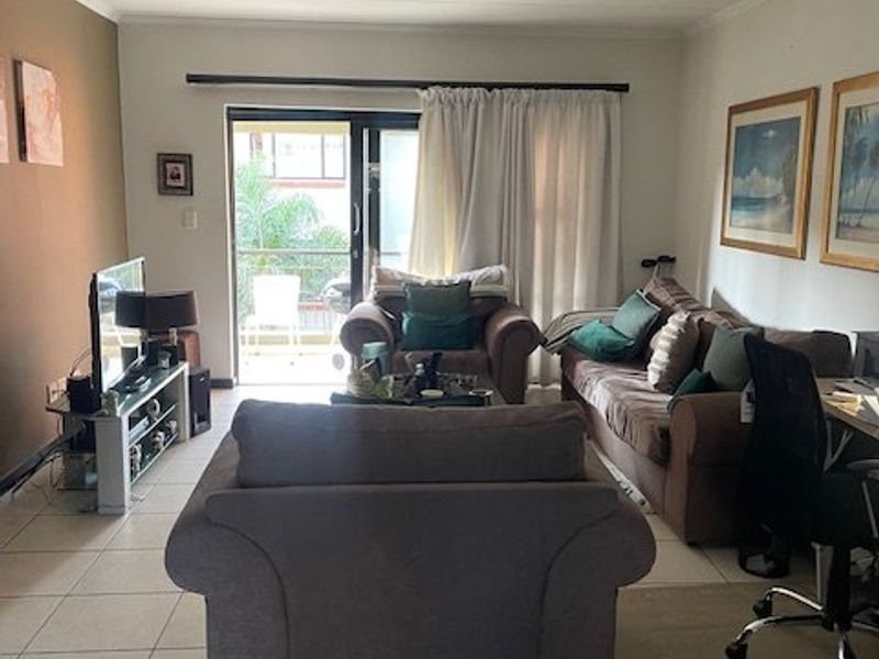 Charming 2-Bedroom Simplex with Modern Finishes & Great Amenities!  - Photo 7