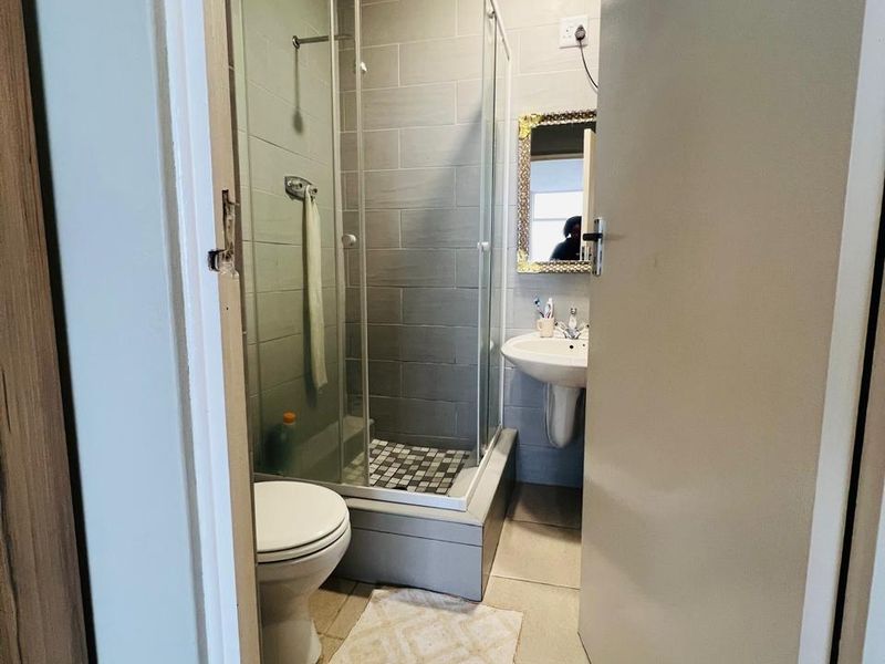 2 Bedroom, 2 Bathrooms Apartment To Let In North Beach, Durban - Photo 8