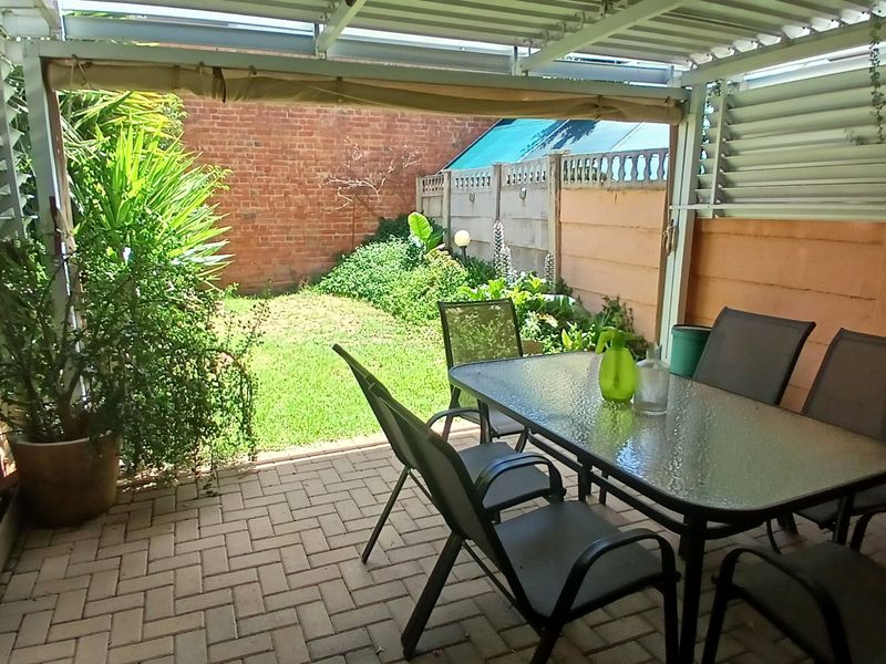 Sleek, Spacious & Secure – Move-In Ready Townhouse - Photo 4