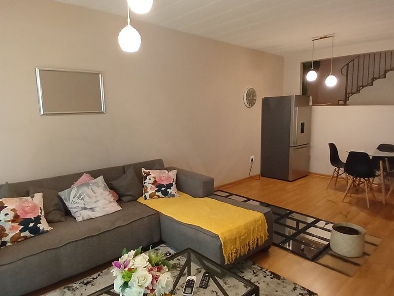 Sleek, Spacious & Secure – Move-In Ready Townhouse - Photo 7