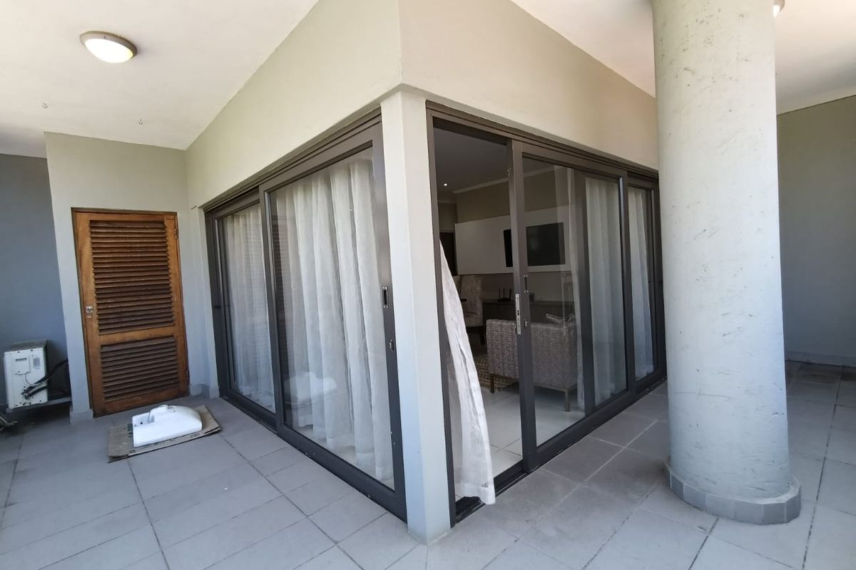 Beautifully furnished 3 bedroom apartment in central Umhlanga Ridge. - Photo 3