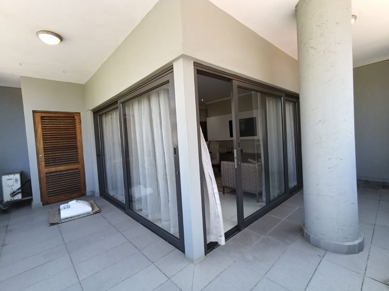 Beautifully furnished 3 bedroom apartment in central Umhlanga Ridge. - Photo 3