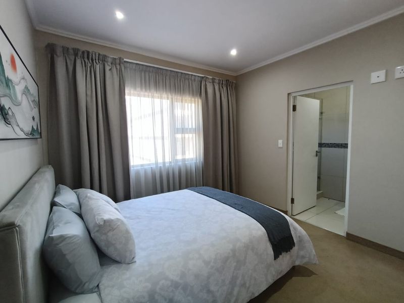 Beautifully furnished 3 bedroom apartment in central Umhlanga Ridge. - Photo 10