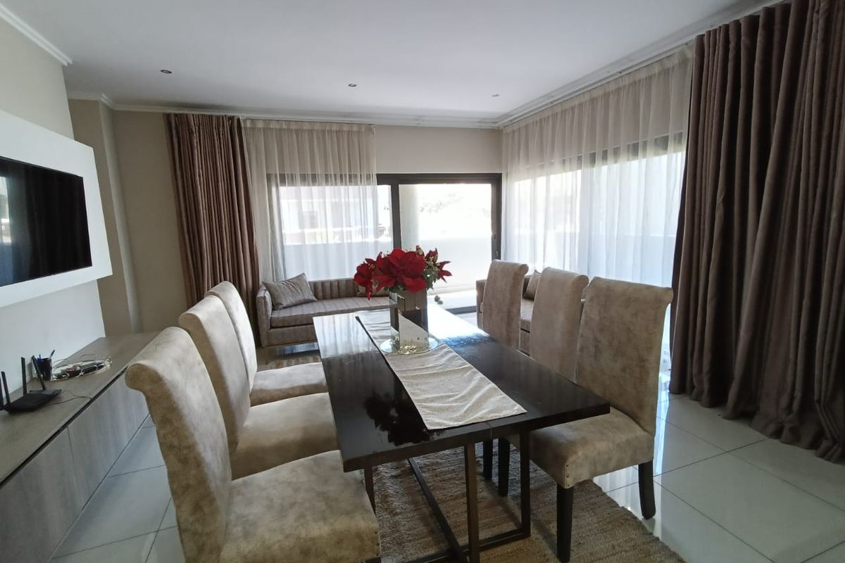 Beautifully furnished 3 bedroom apartment in central Umhlanga Ridge. - Photo 5