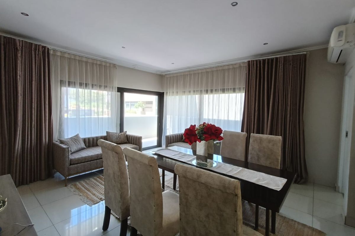 Beautifully furnished 3 bedroom apartment in central Umhlanga Ridge. - Photo 4