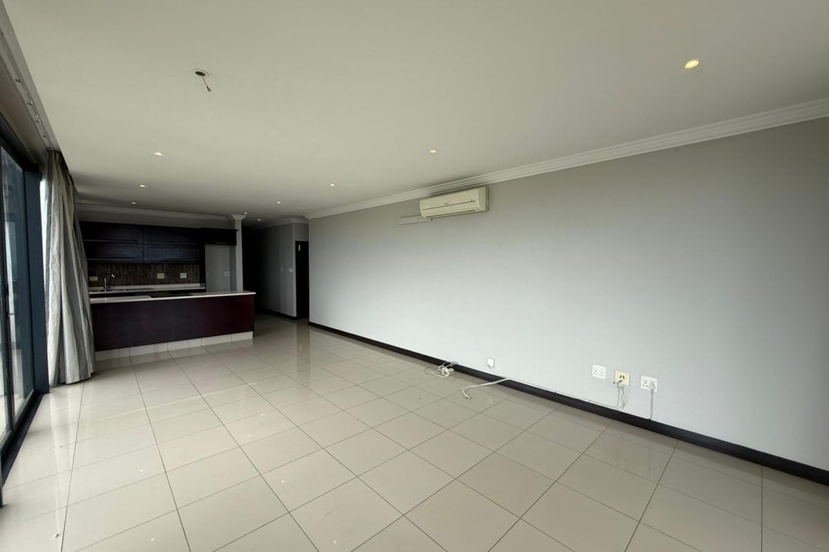 3 Bedroom executive apartment with stunning views in La Lucia. - Photo 5