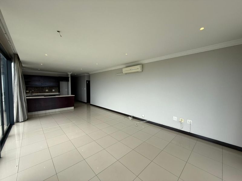 3 Bedroom executive apartment with stunning views in La Lucia. - Photo 5