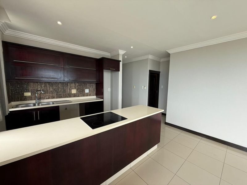 3 Bedroom executive apartment with stunning views in La Lucia. - Photo 7