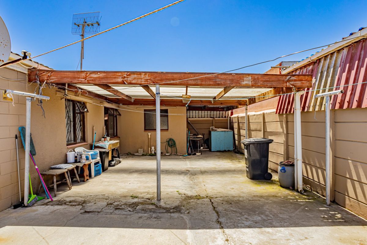 Step inside for a great surprise! - Photo 2