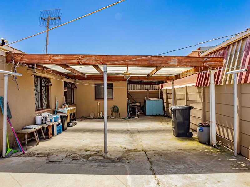 Step inside for a great surprise! - Photo 2