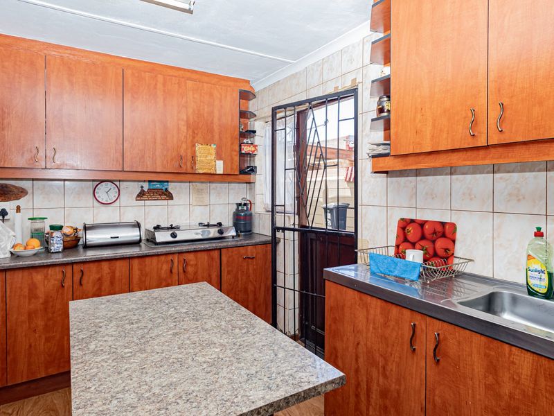 Step inside for a great surprise! - Photo 9