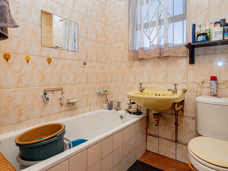 Step inside for a great surprise! - Photo 10