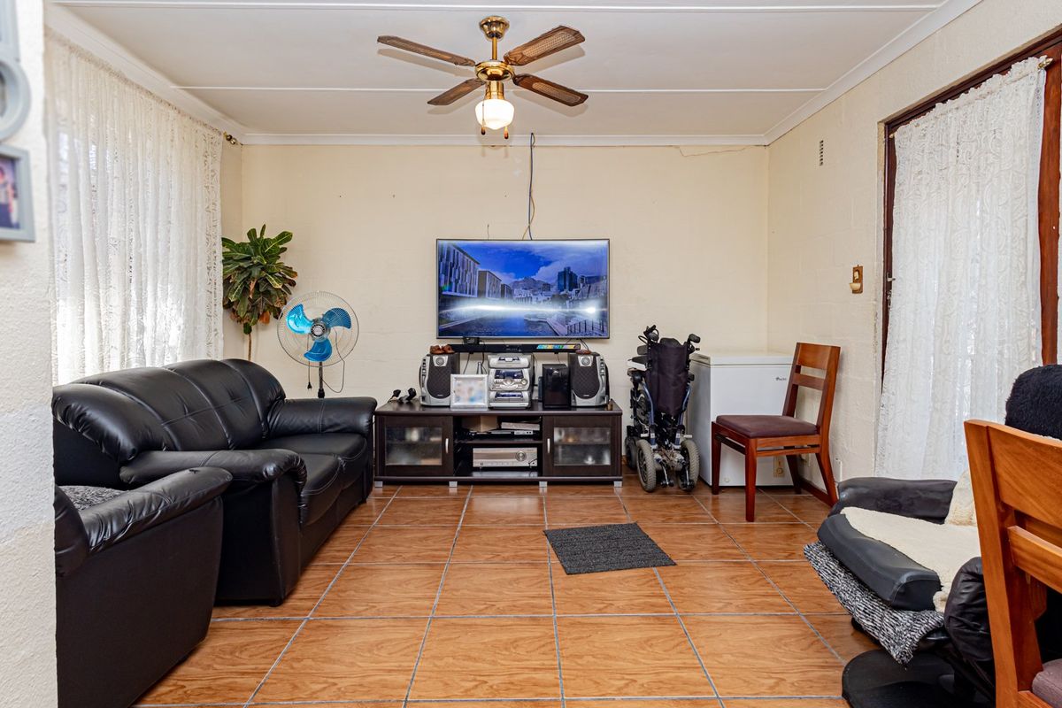 Step inside for a great surprise! - Photo 4