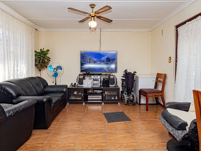 Step inside for a great surprise! - Photo 4