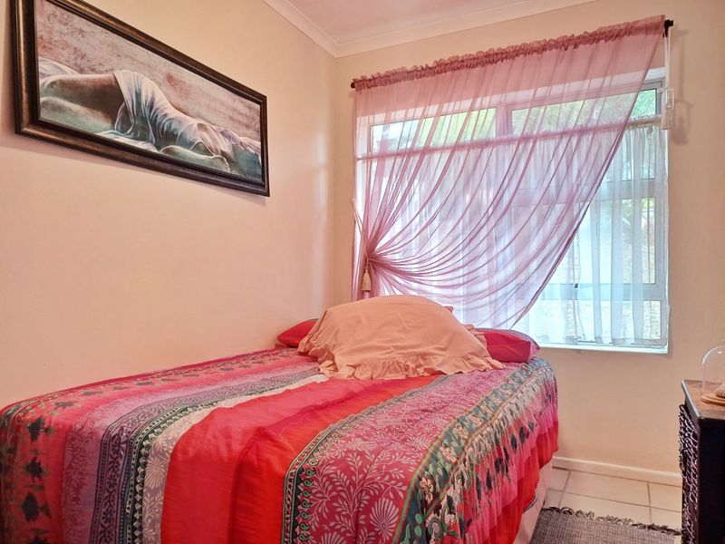 Charming 3 Bedroom Home with Expansive Potential - Photo 9