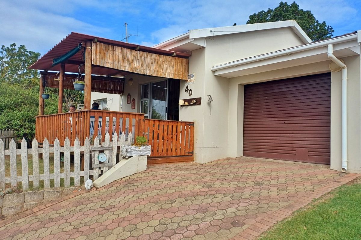 3 Bedroom Home with Expansive Potential - Photo 2