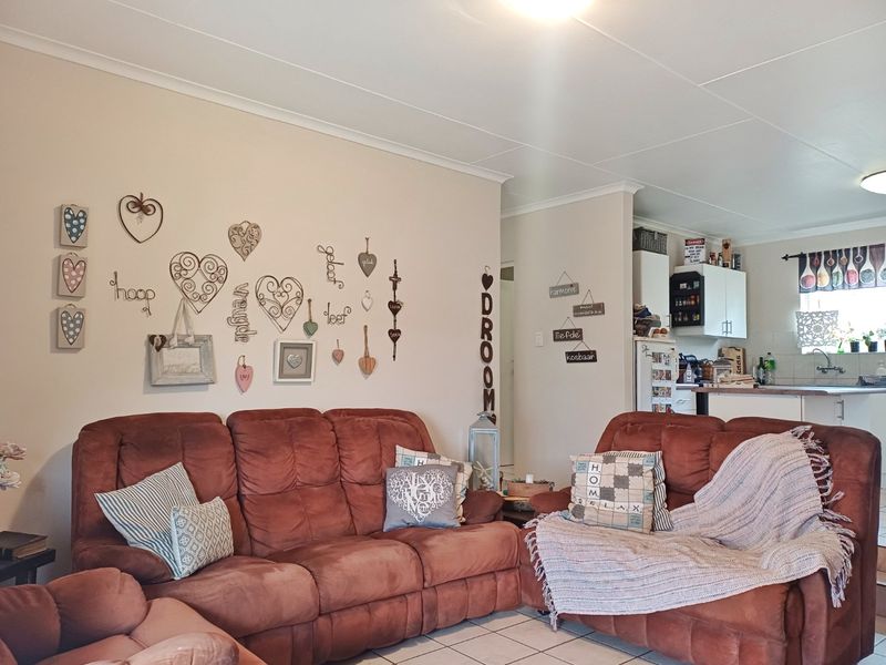 3 Bedroom Home with Expansive Potential - Photo 3