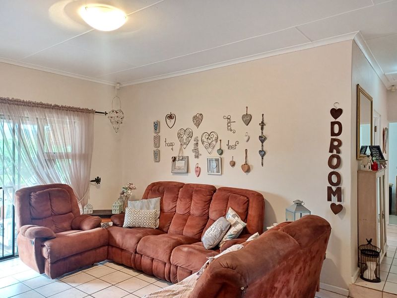 3 Bedroom Home with Expansive Potential - Photo 5