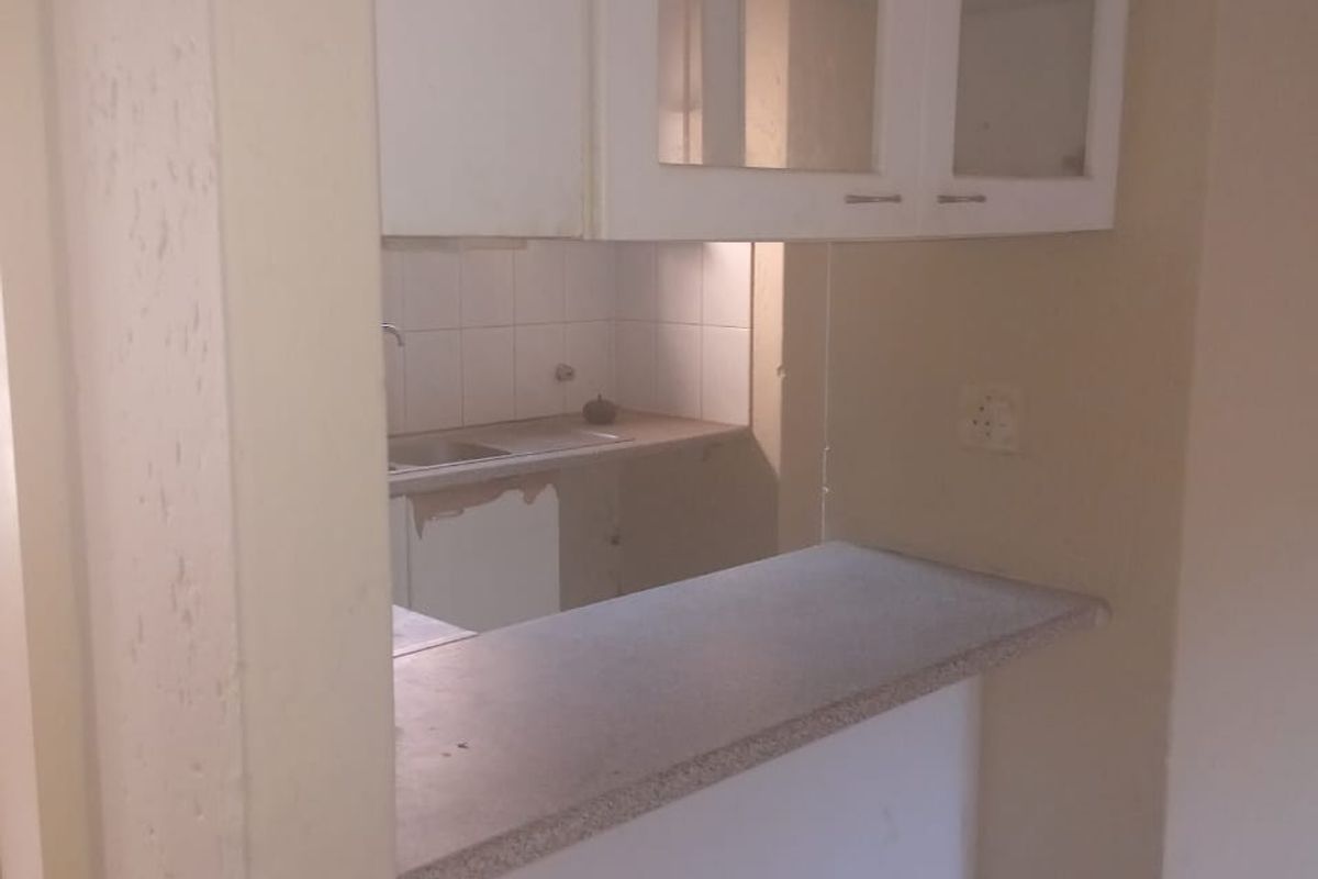 Ground floor 2 bedroom Town house at Palm Springs Complex - Photo 5